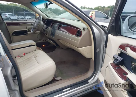 2004 Lincoln Town Car Signature из США, поврежденный, VIN 1LNHM81W14Y604636